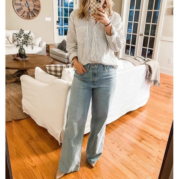 Women's Mid-Rise Super Wide Leg Jeans - Universal Thread™ light Wash new 🆕 - Picture 6 of 9